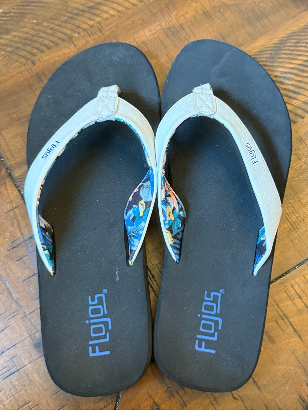Flojos thong sandals, size 7, black/white, EUC